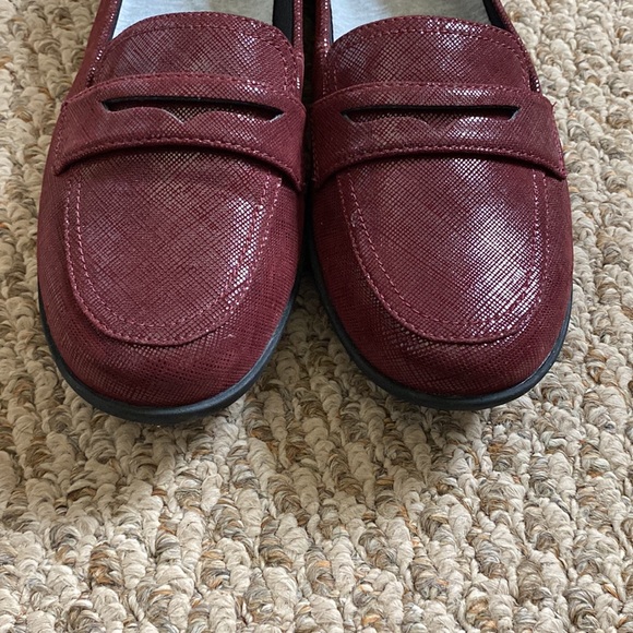 Clarks Cloudsteppers Burgundy Wine Penny Loafers Size 8.5 - Picture 4 of 8